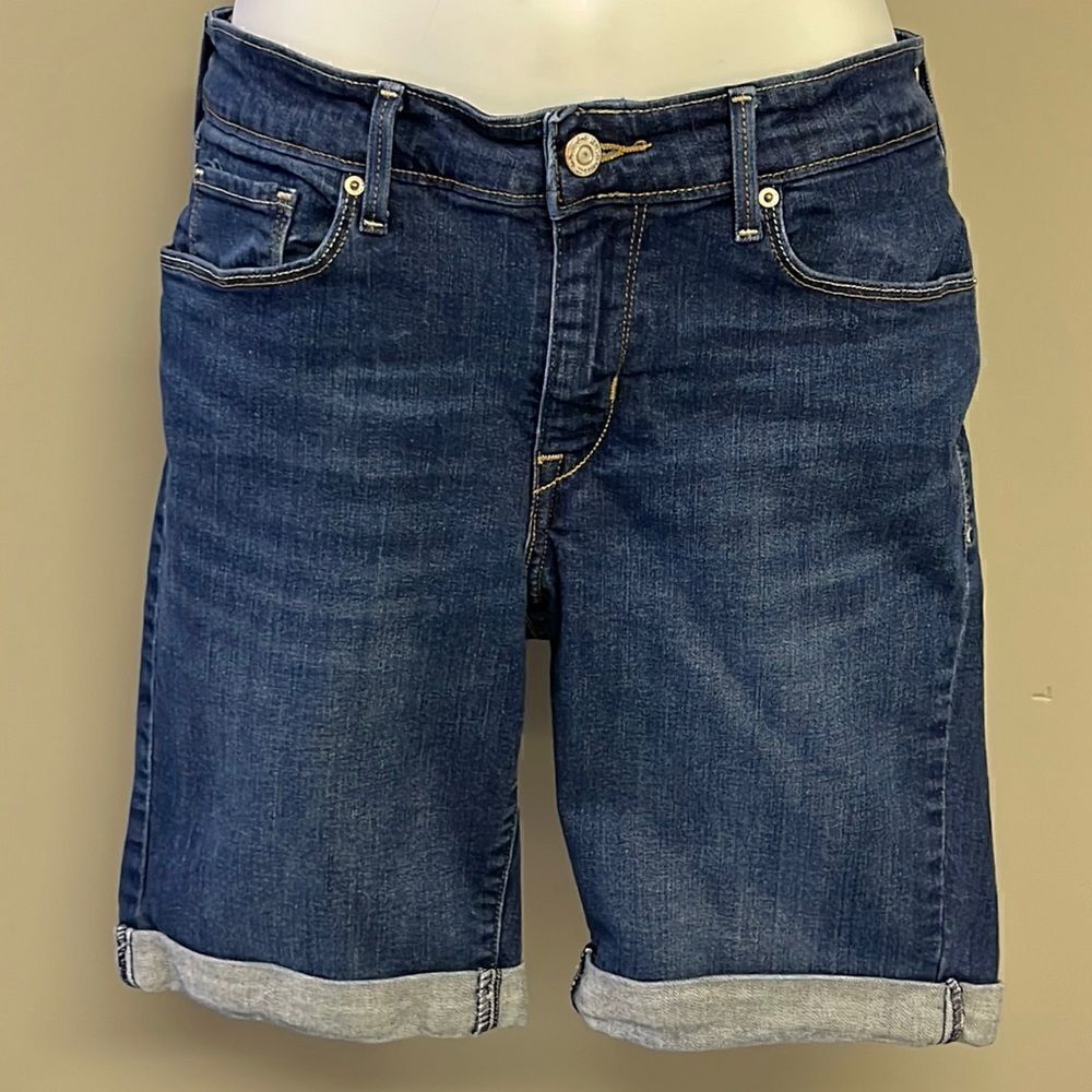 Levi’s Dark Wash 5-Pocket Blue Faded Cuffed Jean Short- Size 29/8